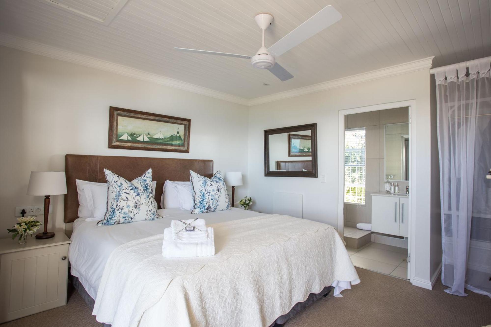 Standaard Kamer met Kingsize Bed en Uitzicht op Zee - Koloniale Kamer